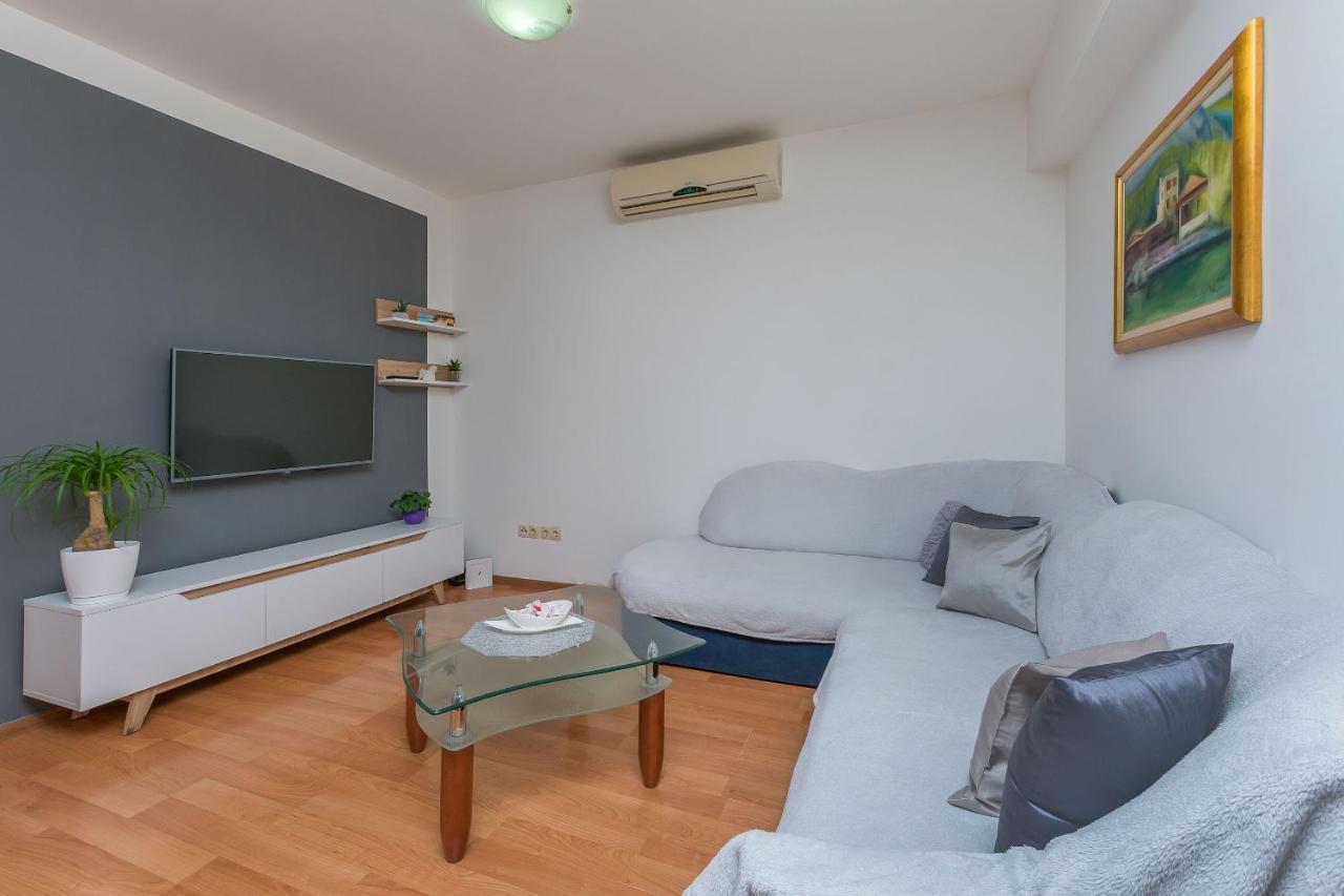 Apartment Josipa Omis Exterior photo