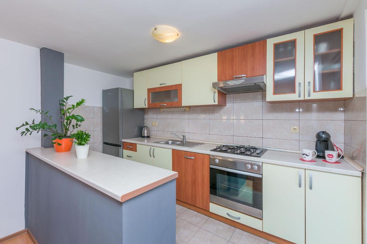Apartment Josipa Omis Exterior photo