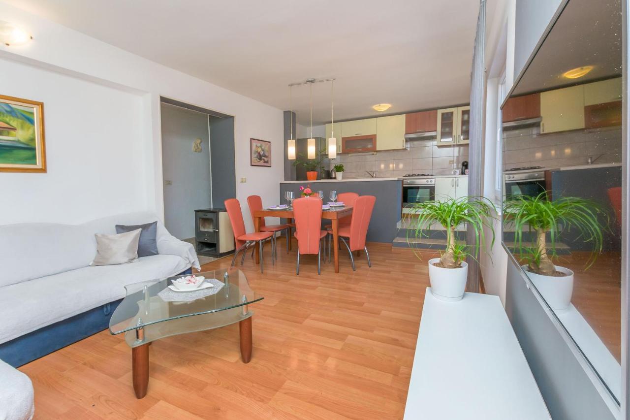 Apartment Josipa Omis Exterior photo